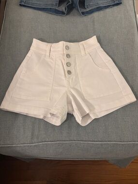 Evereve shorts with buttons